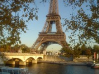Torre Eiffel y el río Sena